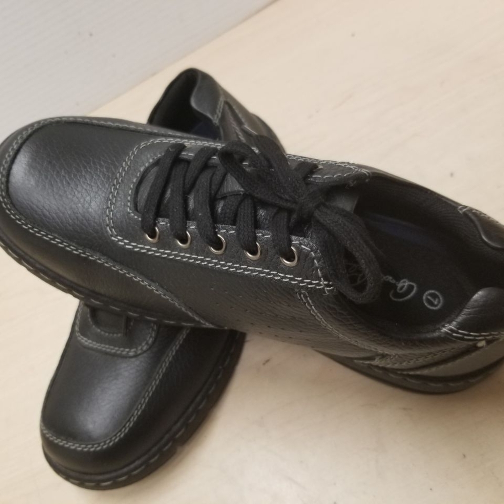 Men's new condition Ankle shoes size 7M , Women's size 8, new condition
